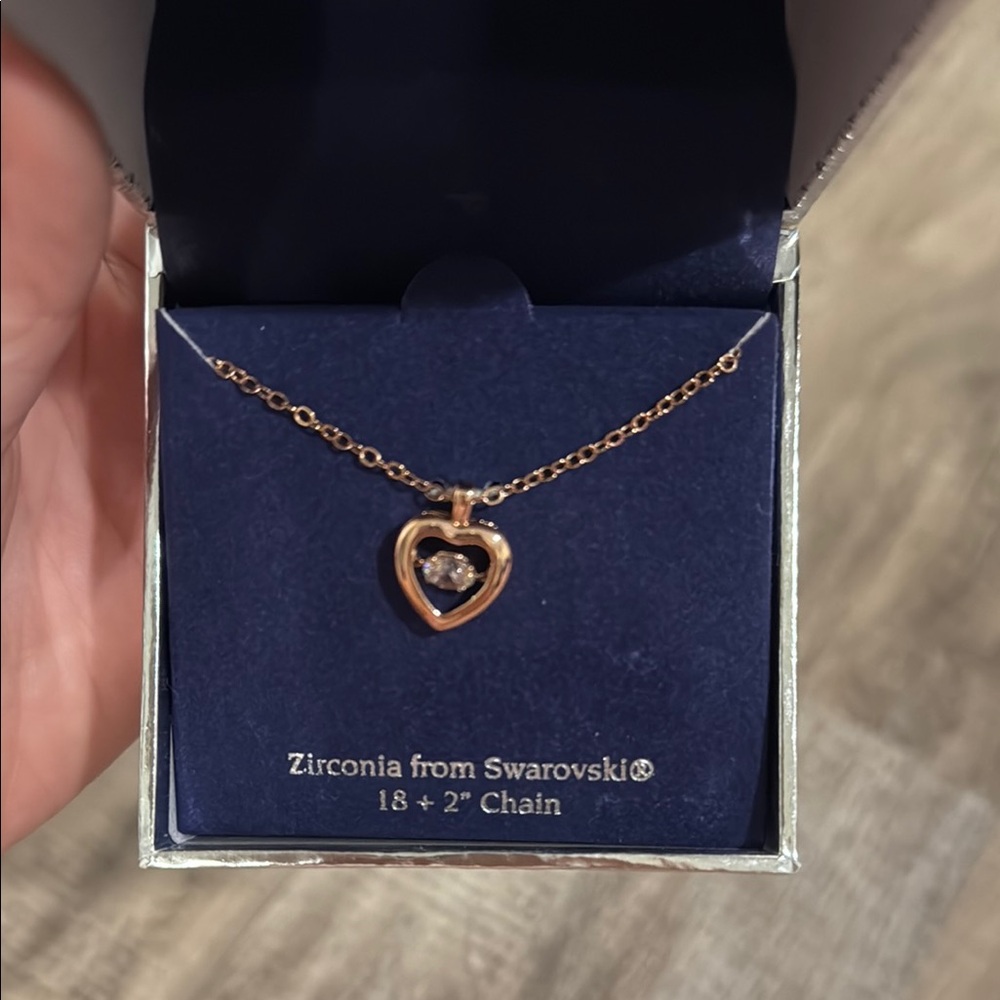 Never worn Gold Heart Necklace with Swarovski Zirconia - Picture 2 of 12